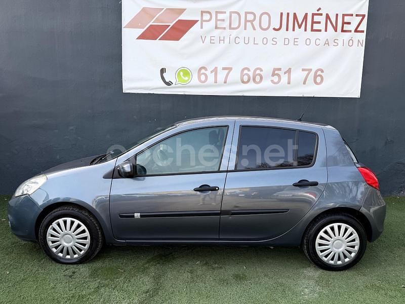 Usado Renault Clio II Business 70 CV (51 kW) 2009 Gris / plata Berlina