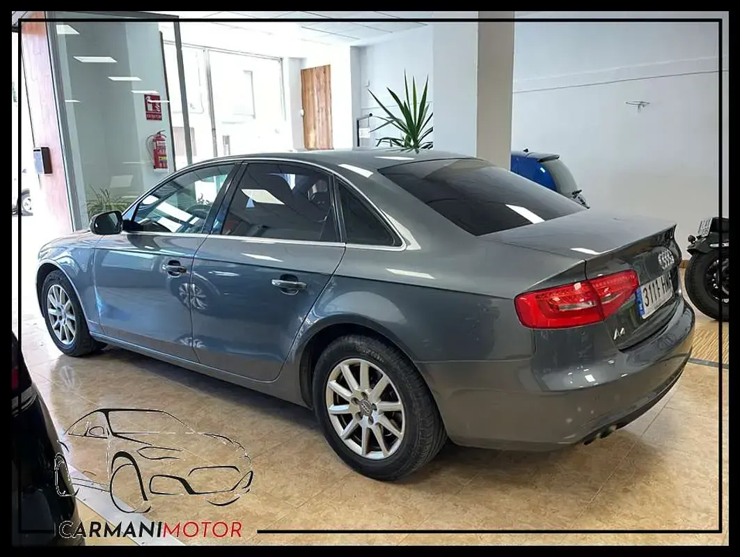 Usado Audi A4 Advanced 143 CV (105 kW) 2012 Gris Berlina