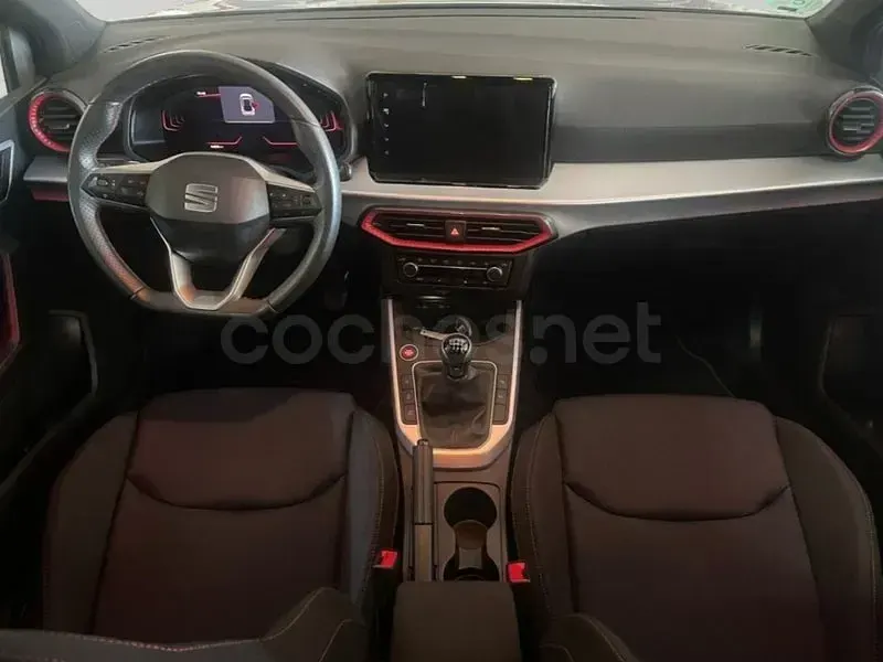 Usado Seat Arona FR 110 CV (80 kW) 2024 Gris / plata SUV