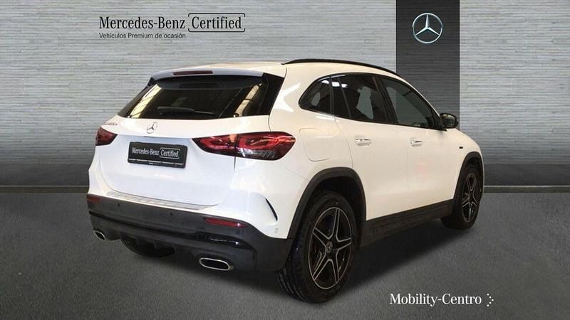 Usado Mercedes GLA250 AMG line 217 CV (159 kW) 2020 Blanco polar  pintura unicolor SUV