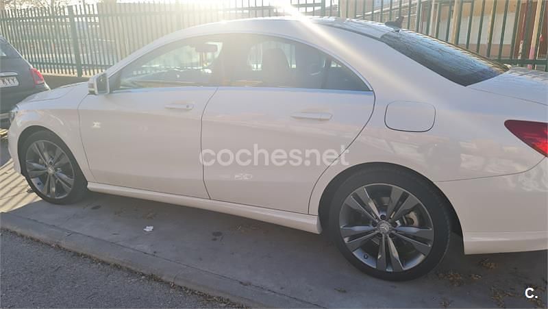 Usado Mercedes CLA200 Urban 136 CV (100 kW) 2015 Blanco Berlina