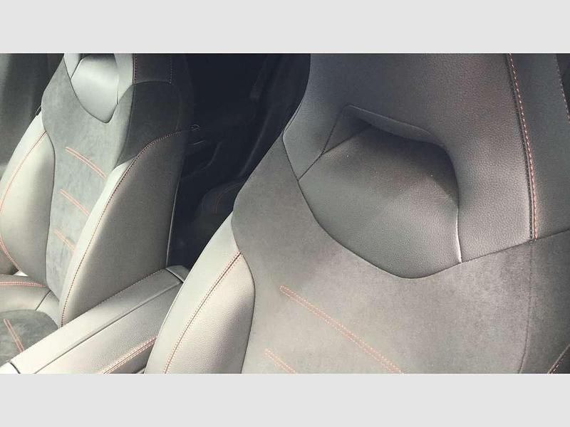 Usado Mercedes CLA200 Shooting Brake 150 CV (110 kW) 2023 Plateado Familiar