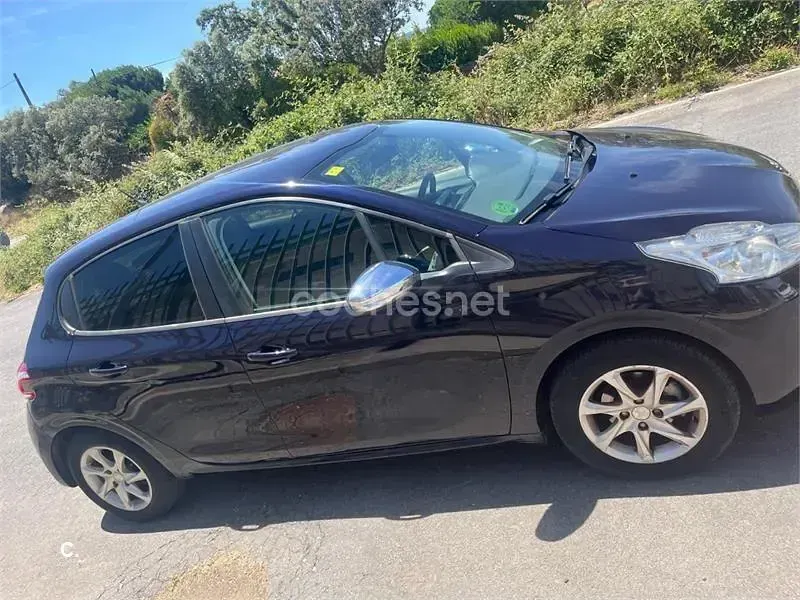 Usado Peugeot 208 Active 82 CV (60 kW) 2014 Azul Utilitario