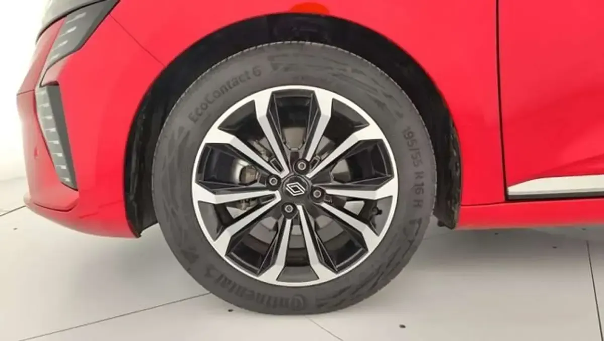 Usado Renault Clio Techno 101 CV (74 kW) 2025 Rojo Utilitario