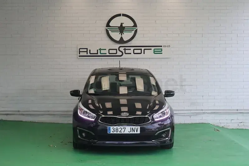 Usado Kia Ceed 100 CV (73 kW) 2016 Negro Utilitario