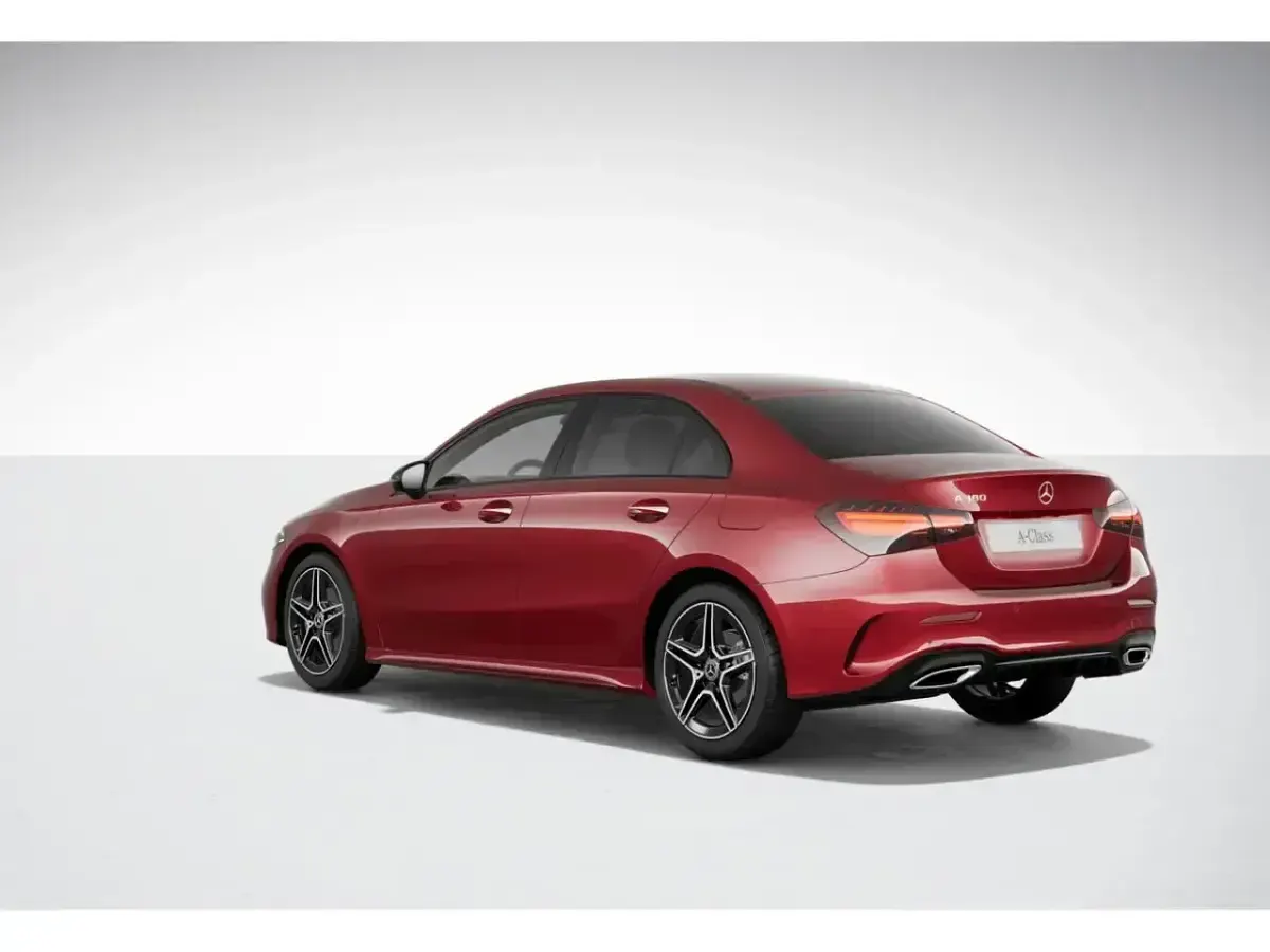Nuevo Mercedes A180 136 CV (100 kW) 2025 Rojo Berlina