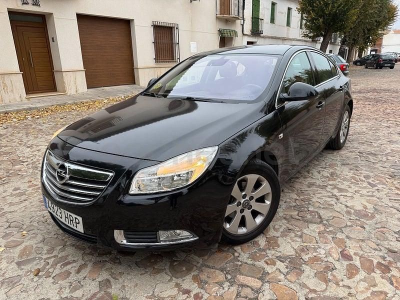 Usado Opel Insignia Excellence 130 HP (95 kW) 2013 Preto Sedan