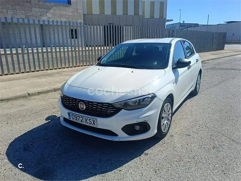 Begagnad Fiat Tipo Easy 95 HK (69 kW) 2019 Vit Sedan