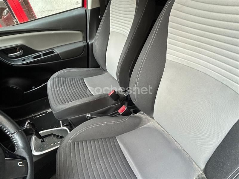 Rojo Usado 2018 Toyota Yaris Hybrid Active Berlina | 8999 € (Precio justo) - Imagen 1/4