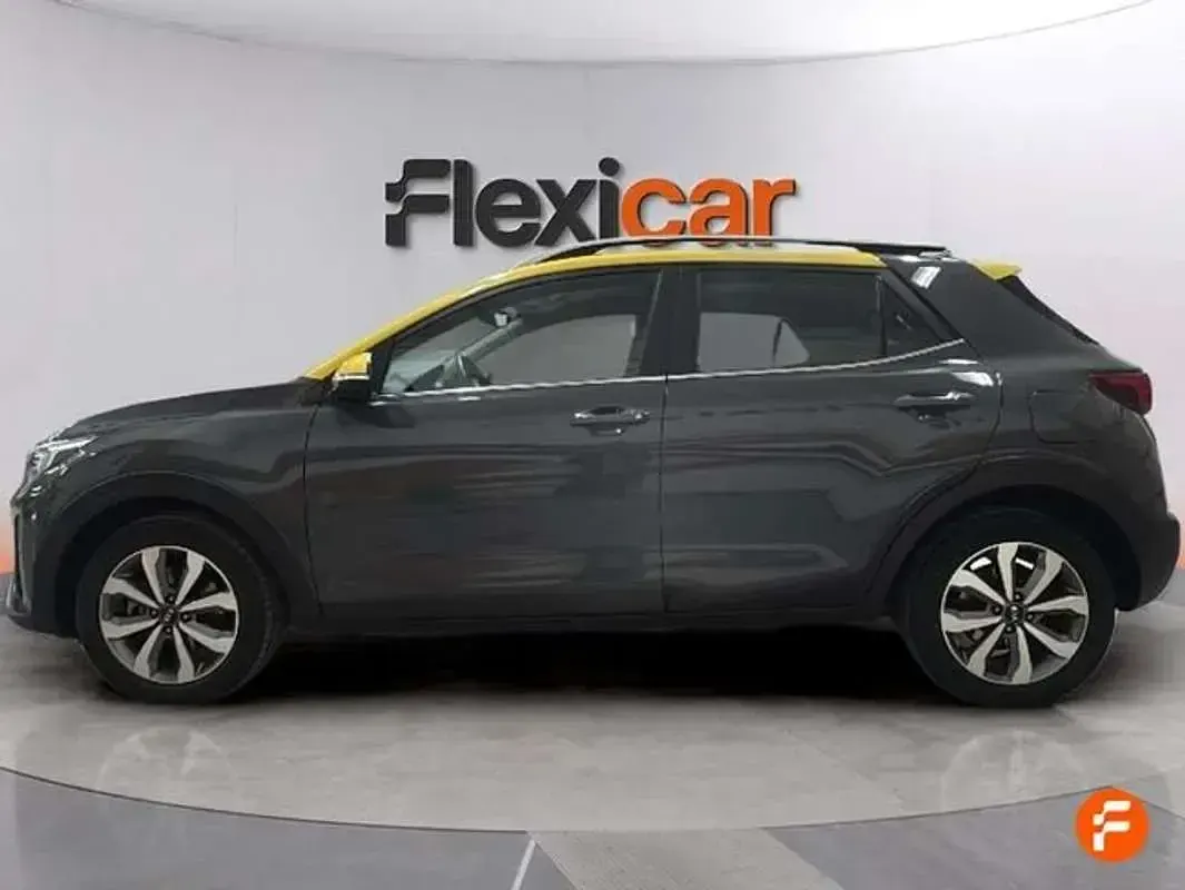 Usado Kia Stonic 101 CV (74 kW) 2021 Gris SUV