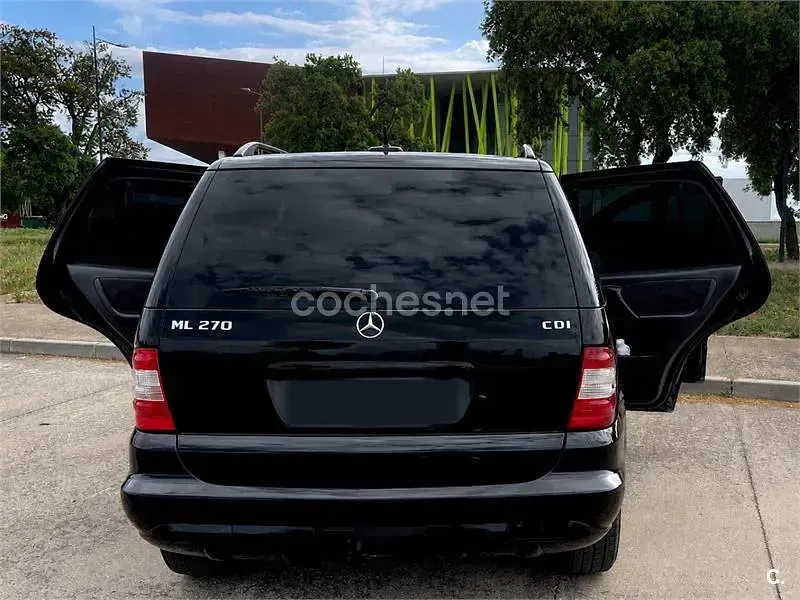 Usado Mercedes ML270 163 CV (119 kW) 2004 Negro SUV