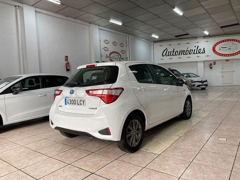 Usado Toyota Yaris Hybrid 100 CV (73 kW) 2019 Blanco Berlina