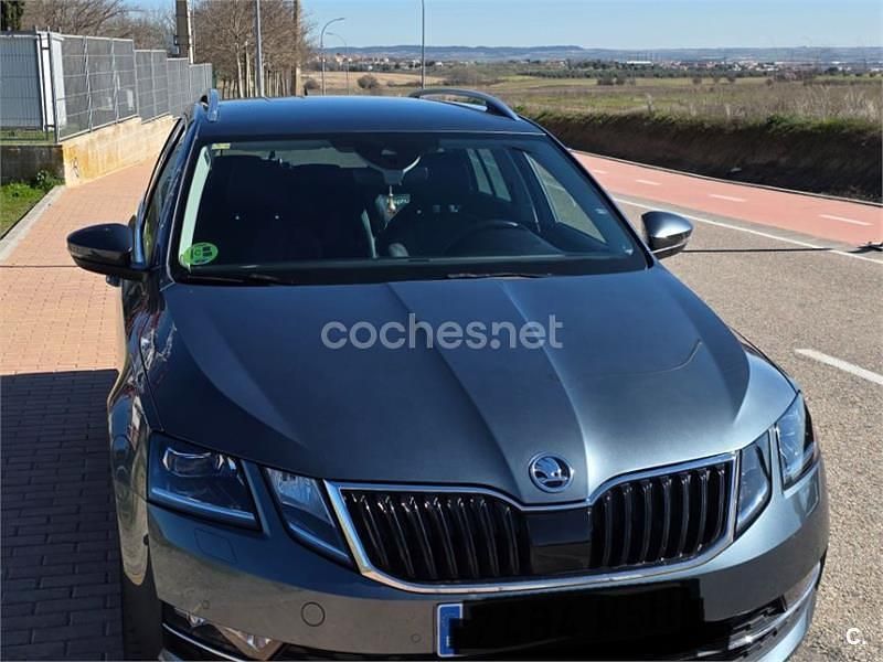 Usado Skoda Octavia 150 CV (110 kW) 2019 Gris / plata Familiar