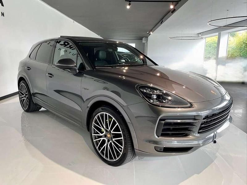 Gris / plata Usado 2020 Porsche Cayenne SUV | 63.995 € (Caro) - Imagen 1/1