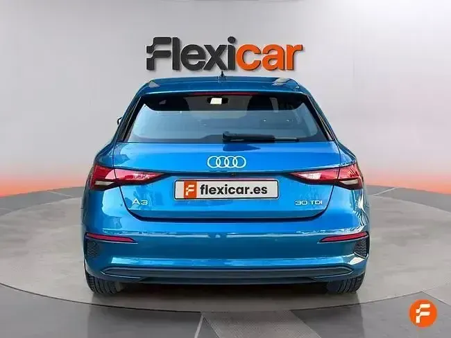 Usado Audi A3 116 CV (85 kW) 2021 Azul Berlina
