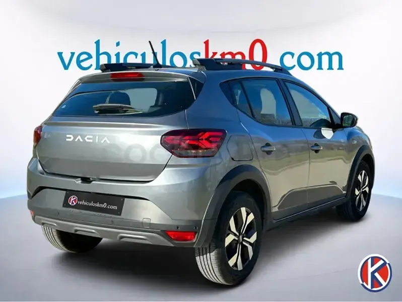 Usado Dacia Sandero Expression 91 CV (66 kW) 2025 Gris / plata Berlina
