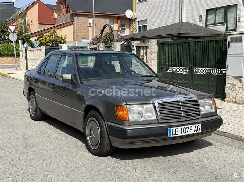 Usado Mercedes E300 231 CV (169 kW) 1991 Gris / plata Berlina