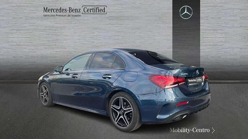 Usado Mercedes A200 163 CV (119 kW) 2022 Azul Utilitario