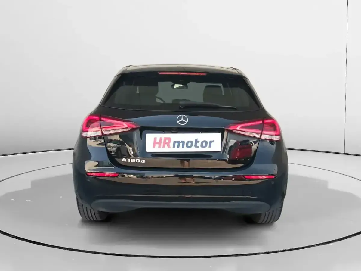 Usado Mercedes A180 116 CV (85 kW) 2021 Negro Berlina