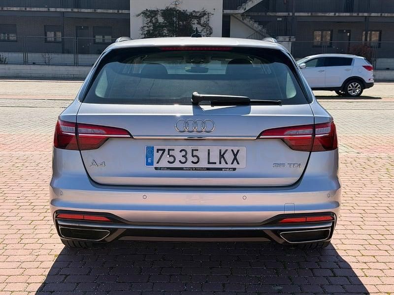 Usado Audi A4 Advanced Plus 163 CV (119 kW) 2021 Gris / plata Berlina