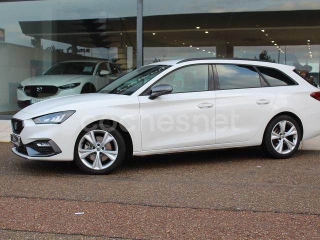 Usado Seat Leon FR 150 CV (110 kW) 2024 Blanco Familiar