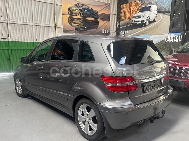 Usado Mercedes B200 140 CV (102 kW) 2009 Gris / plata Monovolumen