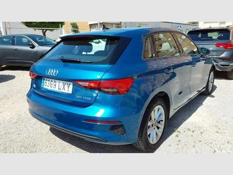 Usado Audi A3 110 CV (80 kW) 2022 Azul Berlina