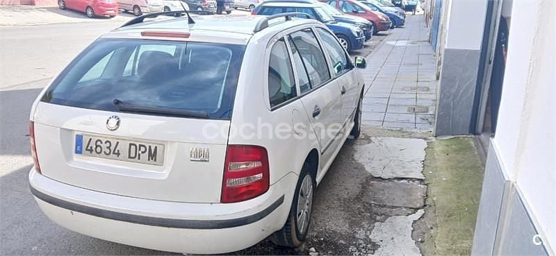 Usado Skoda Fabia Tour 75 CV (55 kW) 2005 Blanco Familiar