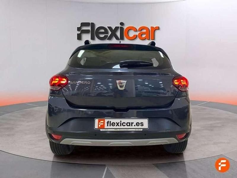 Usado Dacia Sandero Comfort 91 CV (66 kW) 2022 Negro Utilitario