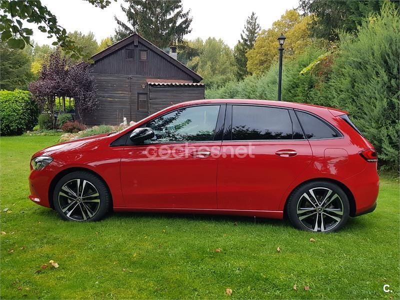 Begagnad Mercedes B180 122 HK (89 kW) 2019 Röd Minibuss