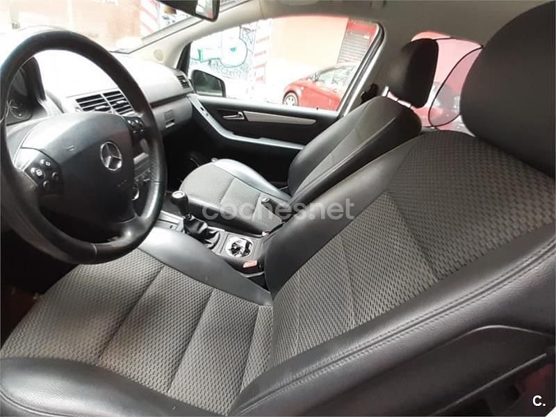 Usado Mercedes A180 Avantgarde 109 CV (80 kW) 2009 Gris / plata Monovolumen