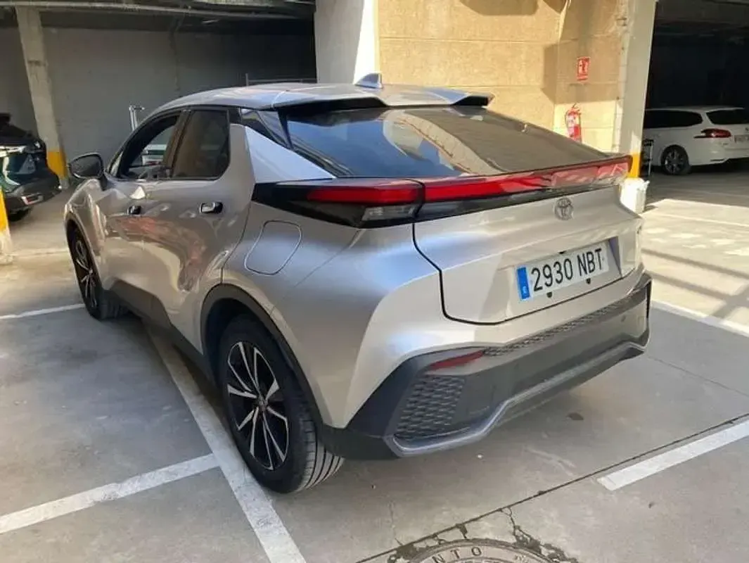 Usado Toyota C-HR Advance 141 CV (103 kW) 2025 Gris SUV