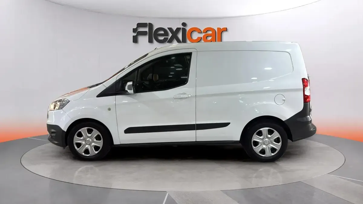 Usado Ford Tourneo Courier Trend 100 CV (73 kW) 2018 Blanco Monovolumen