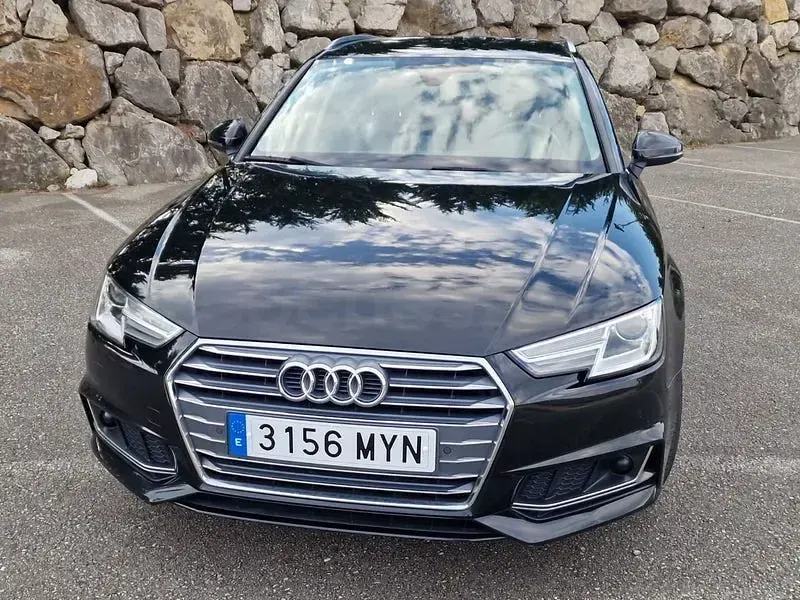 Usado Audi A4 Advanced Plus 190 CV (139 kW) 2019 Negro Familiar