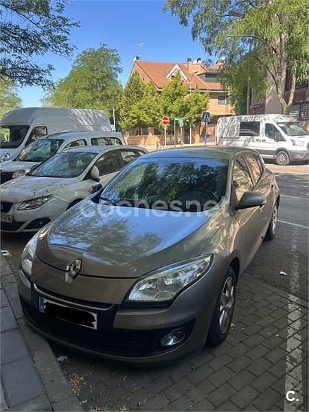 Beige Usado 2012 Renault Mégane Dynamique Berlina | 4900 € (Buen precio) - Imagen 1/4