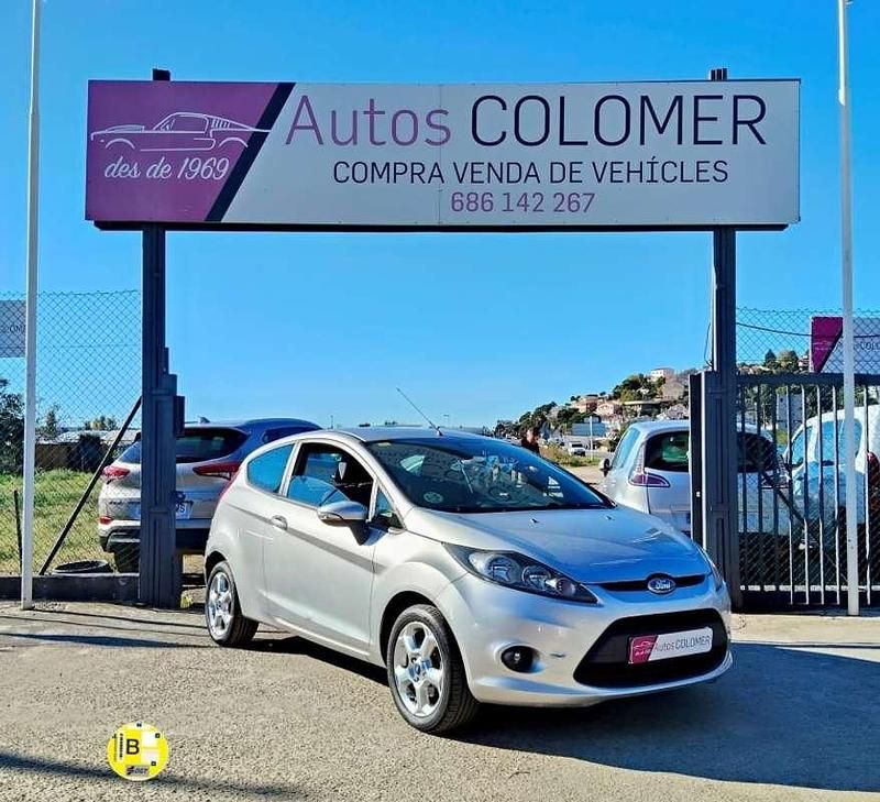 Gris Usado 2009 Ford Fiesta Ambiente Utilitario | 4500 € (Precio justo) - Imagen 1/4