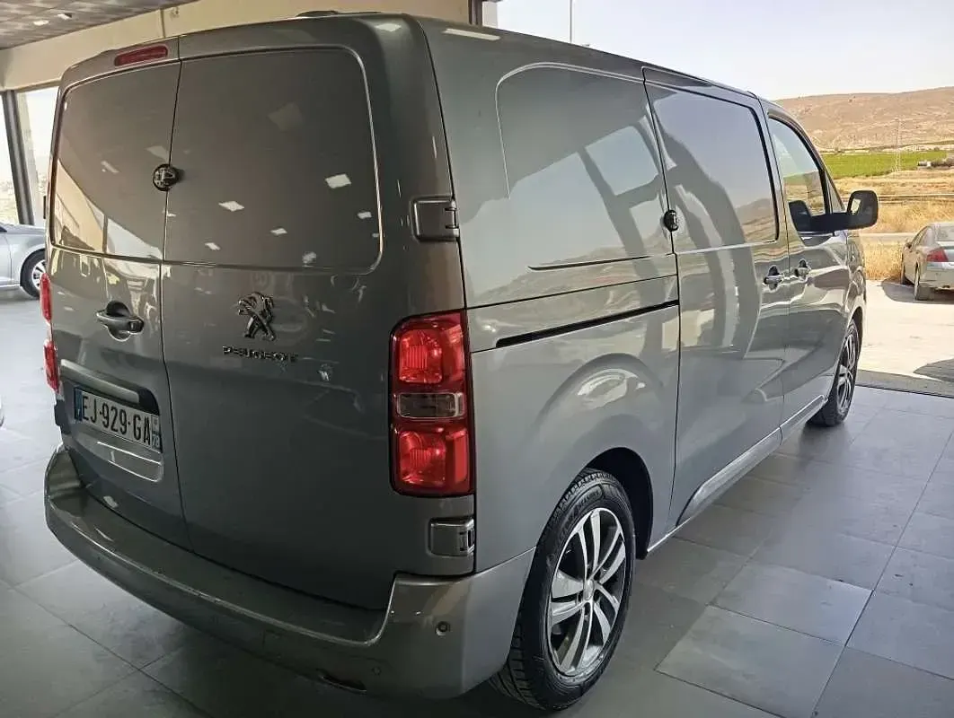 Usado Peugeot Expert S 179 CV (131 kW) 2017 Gris Van