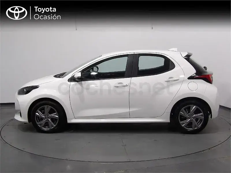 Usado Toyota Yaris Hybrid Active 116 CV (85 kW) 2025 Blanco Berlina