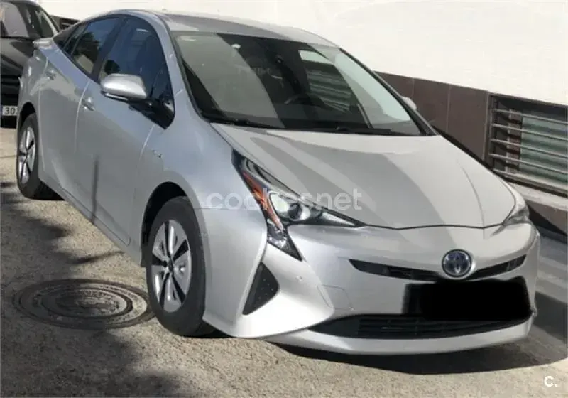 Usado Toyota Prius 122 CV (89 kW) 2018 Gris / plata Utilitario