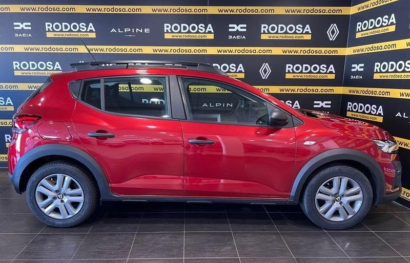 Usado Dacia Sandero Essentiel 100 CV (73 kW) 2021 Rojo Berlina