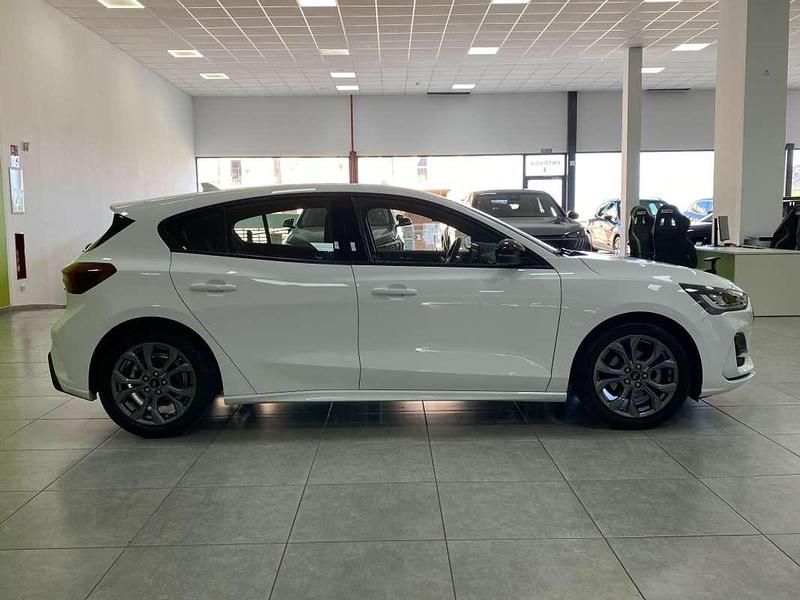 Usado Ford Focus ST-Line 125 CV (91 kW) 2023 Blanco Utilitario