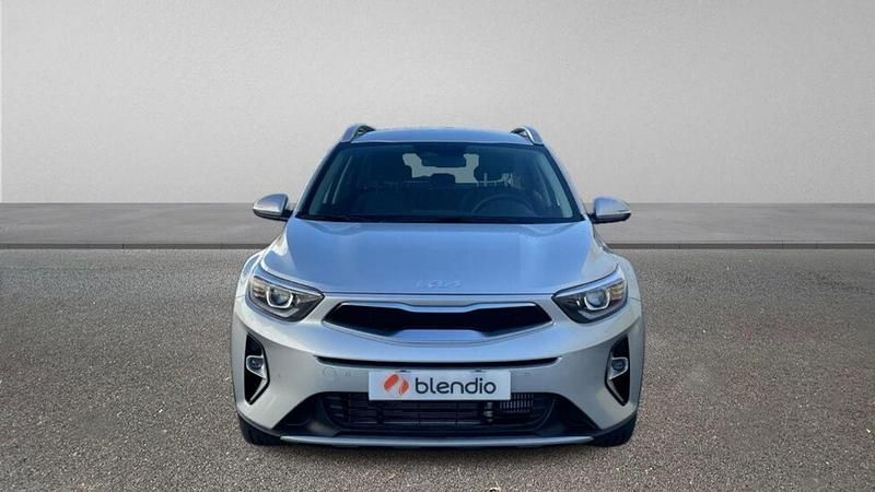 Usado Kia Stonic 100 CV (73 kW) 2024 Gris SUV