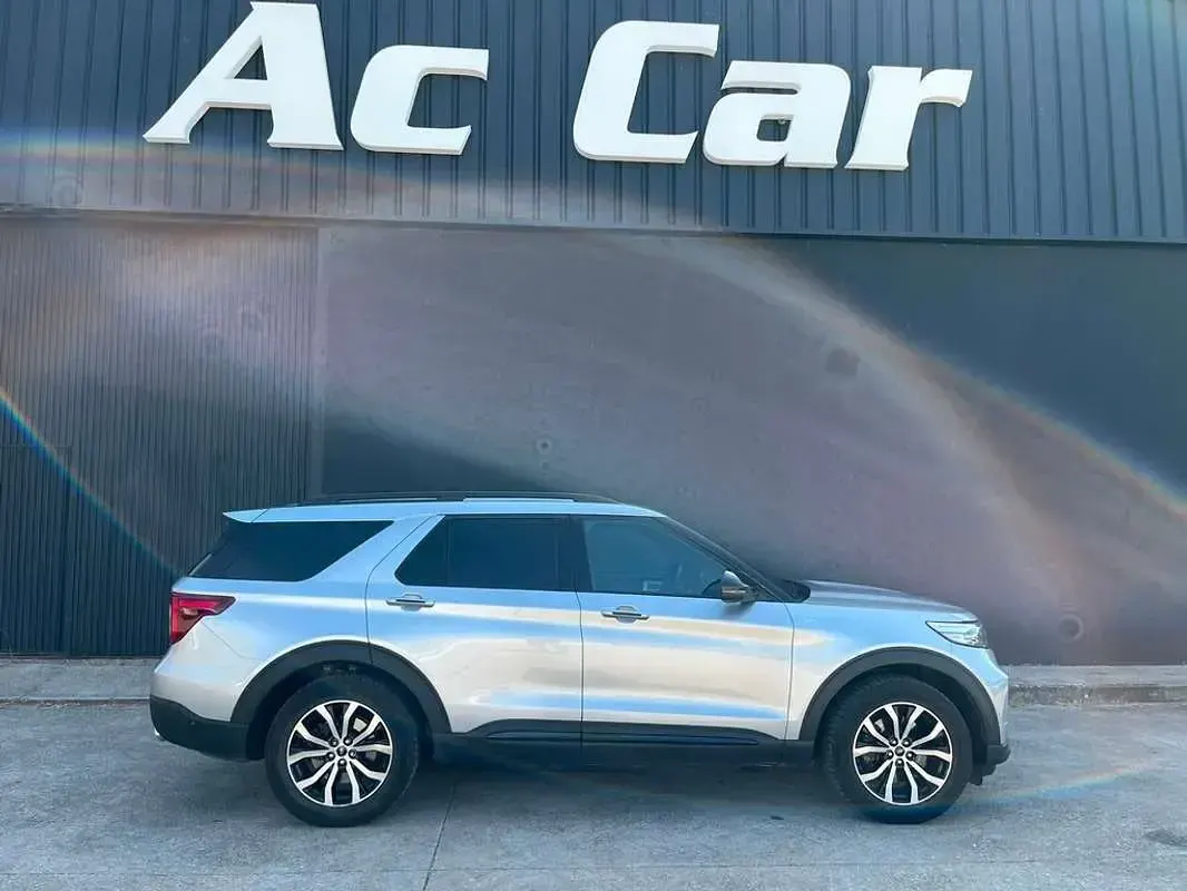 Usado Ford Explorer ST-Line 457 CV (336 kW) 2023 Gris SUV