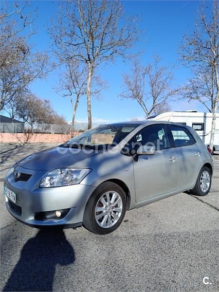Usado Toyota Auris Luna 124 CV (91 kW) 2007 Beige Berlina