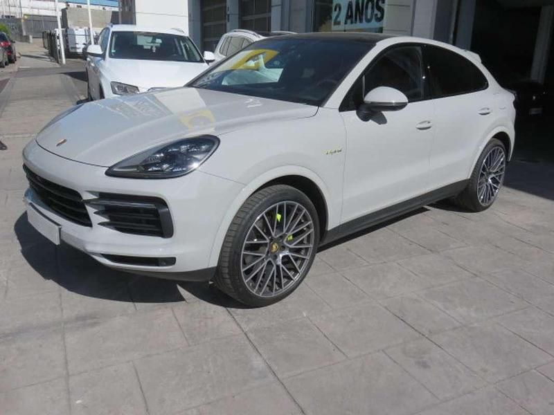 Usado Porsche Cayenne 462 CV (339 kW) 2021 Gris / plata SUV
