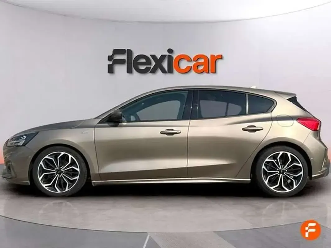 Usado Ford Focus ST-Line 120 CV (88 kW) 2018 Beige Utilitario