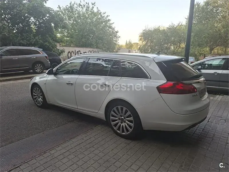 Usado Opel Insignia Cosmo 160 CV (117 kW) 2010 Blanco Familiar