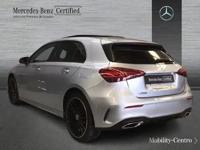 Usado Mercedes A250 218 CV (160 kW) 2025 Plata hightech Berlina