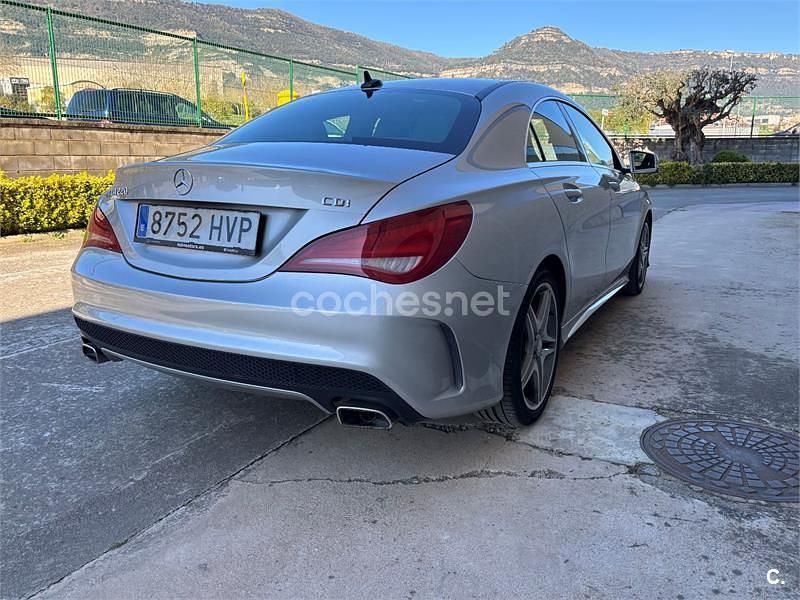 Usado Mercedes CLA220 AMG line 170 CV (125 kW) 2015 Gris / plata Berlina