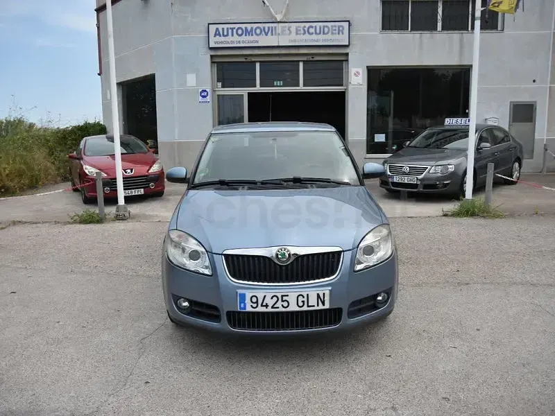 Usado Skoda Fabia 60 CV (44 kW) 2009 Azul Berlina